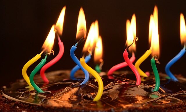 Jak zrobić lukier do dekoracji tortu?